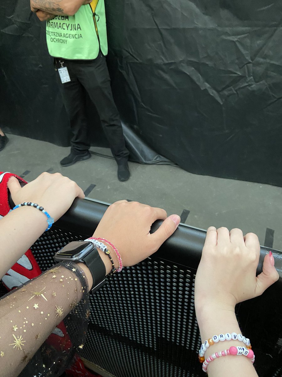 RT TO GET BARRICADE AT NEXT CONCERT