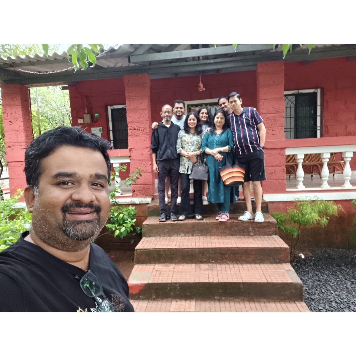 Vanaraipalu's tweet photo. पावसाळ्यातील रम्य वातावरणात पाना-फुलांनी बहरलेल्या वनराई पळूमध्ये अनेकजण आपल्या परिवारासोबत, मित्र-मंडळींसोबत मजा-मस्ती करायला, नवनवीन सुंदर आठवणी तयार करायला येत आहेत...😍❤️❤️
तुम्ही कधी येताय?

@alappkorde

#nature #malshejghat #vanaraipalu🍃🏞️😍 #family #villa #rainy #Monsoon https://t.co/PDP4ELrczY