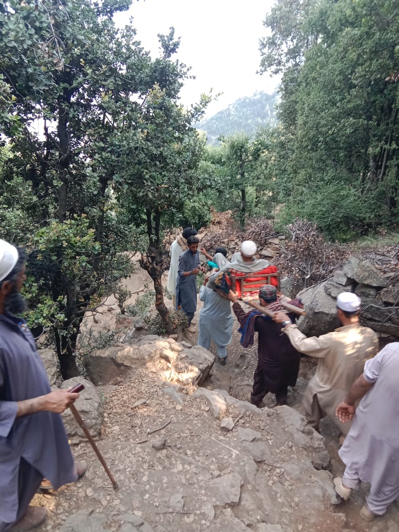Rzain78699's tweet photo. یہ دوبیر کوہستان کی حالت ہے۔کوئی پرسان حال نہیں۔
#StandForDubairKohistan https://t.co/Q5BCIJY6wp