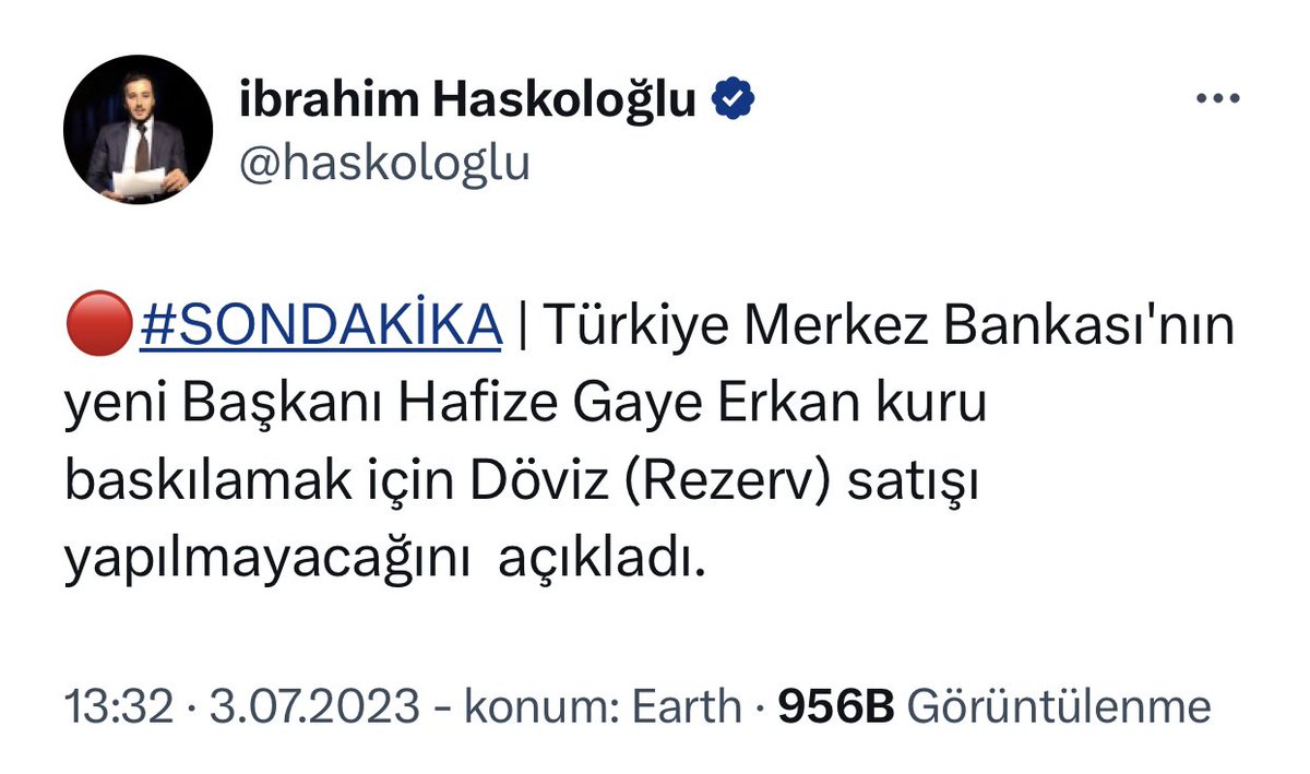 serkanozcan1's tweet photo. Önce Merkez Bankası Başkanı’nın açıklaması, sonra Bloomberg’in haberi!

Bu durumun en önemli sebebi ortada elle tutulur, kapsamlı, anlaşılır bir programın olmaması!

Ayrıca para politikasında alınması gereken sert tedbirlerin muhtemelen siyasi baskı nedeniyle hala alınamıyor oluşu!

Aynı gün bu iki haberi arka arkaya gören bir yatırımcının bu ülkenin ekonomisinden umutlanabilmesi mümkün mü?

Bu halleriyle daha fazla kafa karıştırır ve yaşanmakta olan sürecin yaratacağı tahribatı daha da büyütürler!