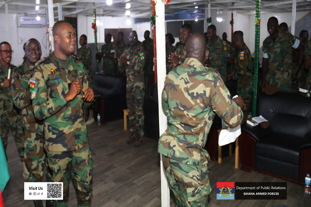 GhArmedForces's tweet photo. The Officer Commanding (OC), Economic Community of West African States (ECOWAS) Military Intervention in The Gambia (#ECOMIG) Ghana Company 7 (GHANCOY 7), Lieutenant Colonel (Lt Col) Kwesi Peprah has been inducted into Command. https://t.co/JvQqbl1CKO
