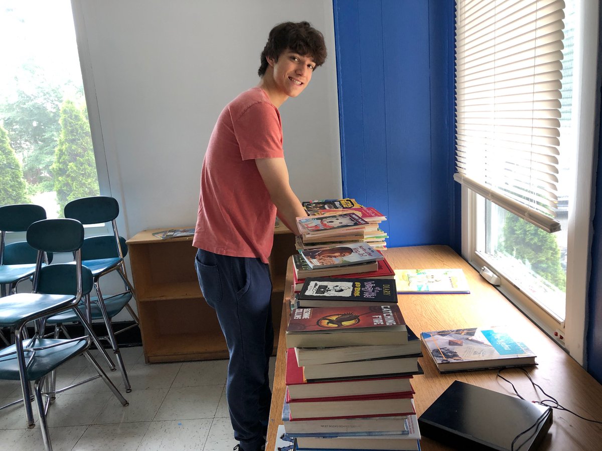 A group of SLS students volunteered at the Carver Center last week to clean and prep the space for summer camp. #stlukesct #volunteer #service