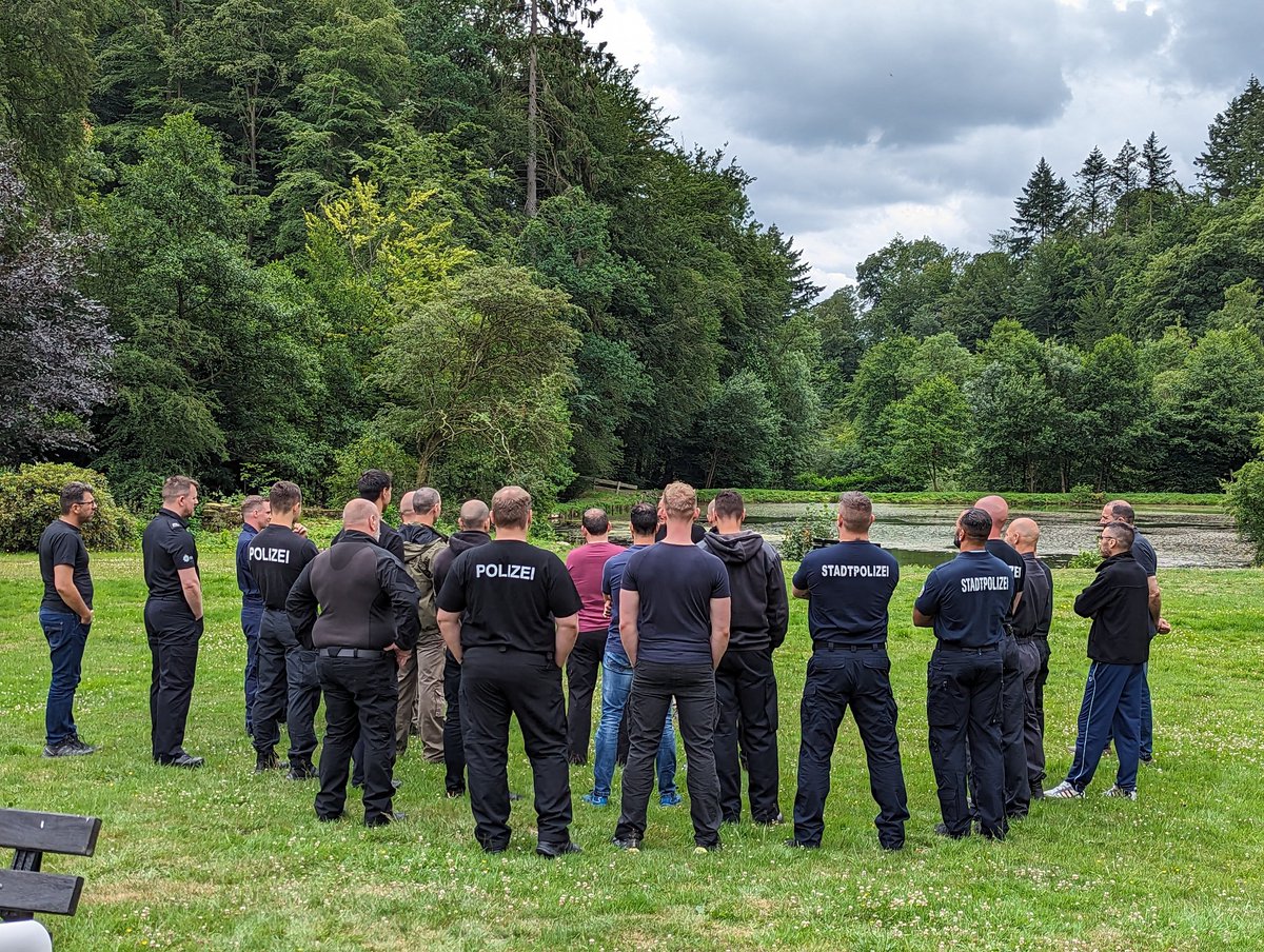 DTG_IPA's tweet photo. Day 1 starts with an introduction and background to the Defensive Tactics Group. We've got 28 students and 4 instructors, our biggest class at Gimborn yet.
Then onto some Explosive Self Defence System (ESDS) skills. https://t.co/gBt4ydRVVe