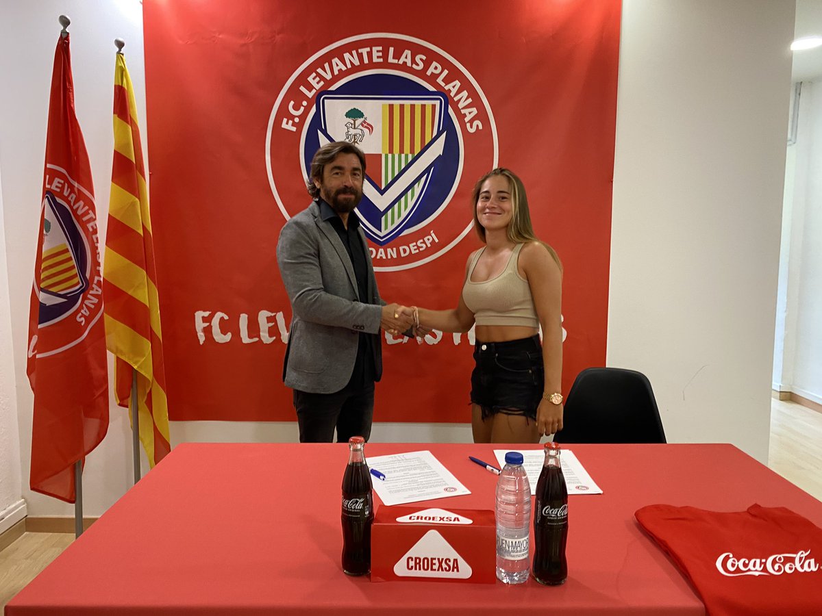 fcbadalonawomen's tweet photo. ✅ Elena Julve ha renovado su contrato con el Levante Las Planas

🤝 Desborde, velocidad y compromiso para seguir un año más juntos en primera https://t.co/YbtDP3mZIW