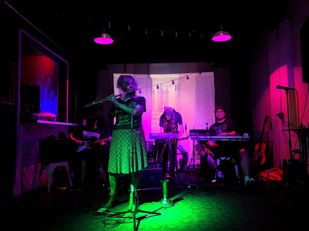 NuMuLu502's tweet photo. Lather, WET, and Aaron Nicholas West at CAMP Social Club.

July 2, 2023

Event info
https://t.co/n7oz4DIvHu

Pics by @Silpayamanant 

#ExperimentalMusic #Improvisation #Noise #FreeImprov #Violin #Flute #Sax #ElectronicMusic #Guitar #Synthesizer #Electronics #EBow #FieldRecordings https://t.co/0sFlqT7TbZ