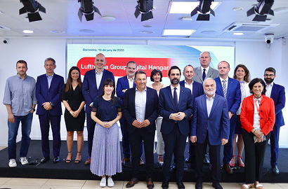 SpainBiz_VE's tweet photo. #News #Noticias #Negocios 

✈️Lufthansa abre en Barcelona su primera sucursal digital en el sur de Europa

https://t.co/rQFSKHW4LZ

#InvestinSpain #TIC #Innovacion https://t.co/P28TQbHi3x