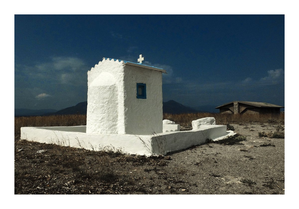 stuandliz's tweet photo. #aegina #perdika this tiny chapel / shrine is amongst the abandoned coastal defences on the hill just outside Perdika, it was very peaceful up there, mind you, it was 30+ degrees! https://t.co/JdcnaKneQ2