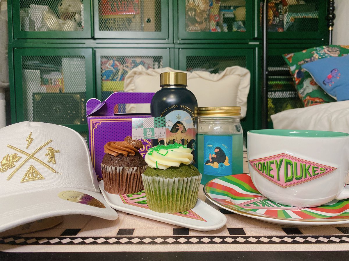 お土産🍽️🧁奇抜な見た目から味期待してなかったのに美味しすぎてびっくりしてる‼️‼️ https://t.co/DmQOjqfx4I