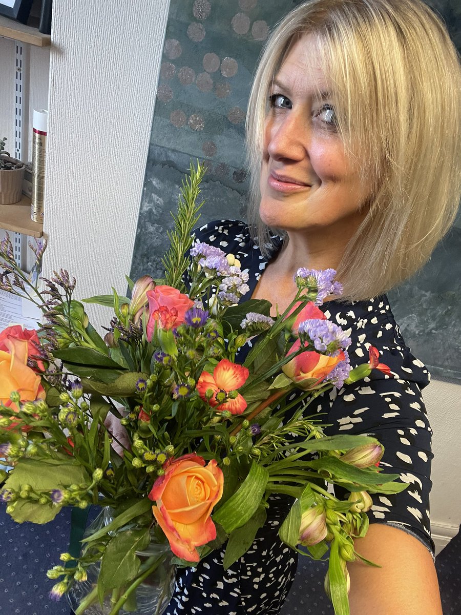 FeeebsC's tweet photo. A beautiful bouquet waiting for me in the office today!  So thoughtful and totally unexpected - a fabulous start to the week 😊 https://t.co/ky7drw51Of