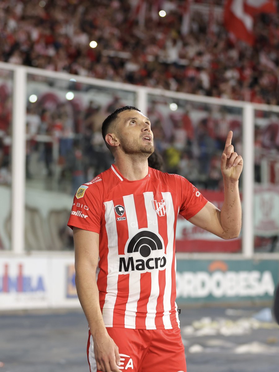 Buen día pueblo albirrojo 🇦🇹

Que tengan un bendecido día 🙏🏻👆🏻
