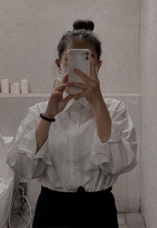 一樣是咖啡廳店員嘔嘔踢低（看起來基本上沒差😍 https://t.co/iLwgxcZi1W