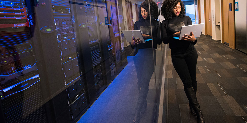 comresusa's tweet image. By understanding the transition from traditional servers to the cloud, businesses can make informed decisions about their infrastructure, embracing the future of computing.  #ServervsCloud

Let&apos;s take a closer look --&amp;gt; zurl.co/rVc2