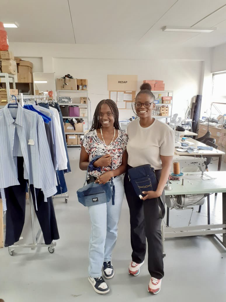 FranceTanzania's tweet photo. β»οΈ Emmy Mbelwa, the leader of Pillars Upcycling, a πΉπΏ start-up part of the #innoversityproject supported by π«π·, met with DaphnΓ© Grembenguia one of the founder of RESAP Paris, a π«π· clothing brand specialised in upcycling.
π€ An inspiring meeting between two creative women. https://t.co/M2afhFuILm