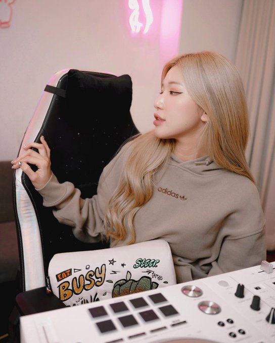 My setup has never looked better💖 Shoutout to #ttracing_my for hooking me up with the best gaming chair<a href="/tag/ttracing_my"class="tags"><span>#ttracing_my</span></a>