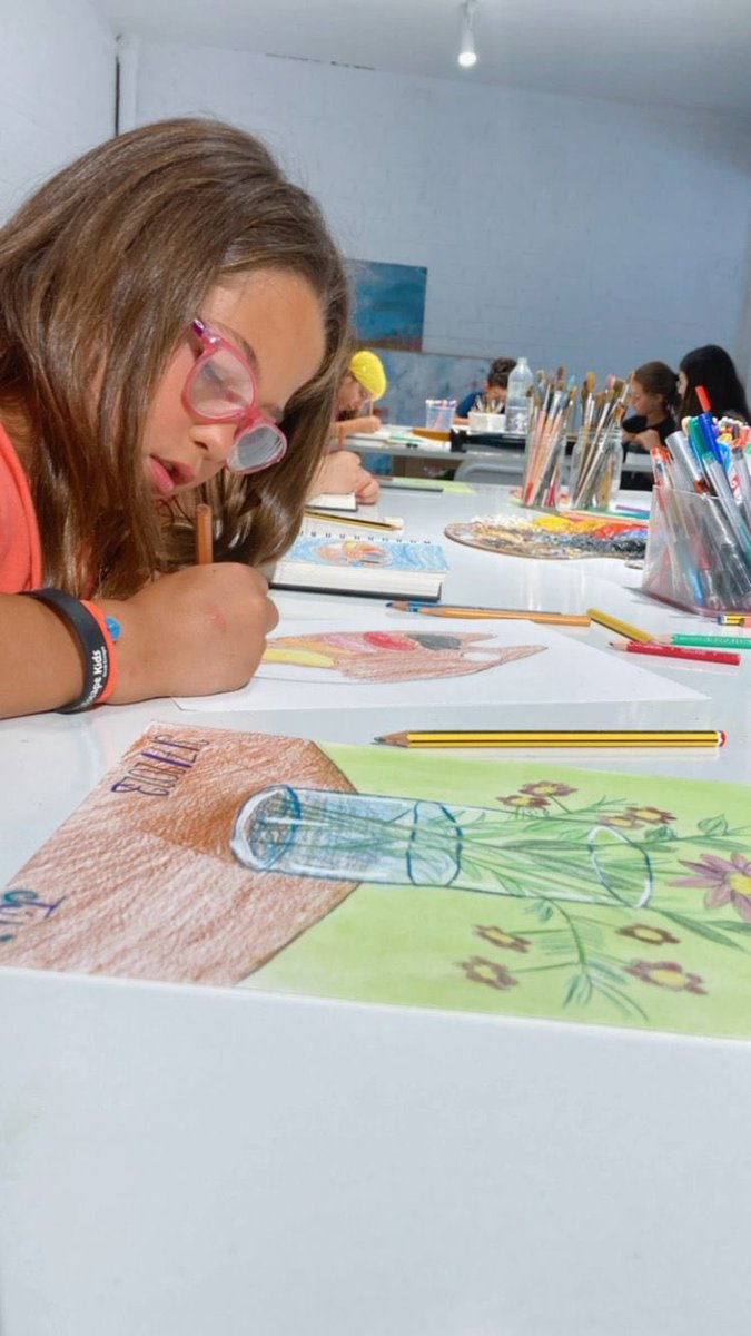 artsarasabe's tweet photo. Ja tenim el Casal d’estiu en marxa 🎨 
Avui ha tocat sketch i dibuix ràpid, els alumnes s’ho han passat d’allò més bé. #Casal #vacances #SantCeloni https://t.co/F4YIpW5HWR