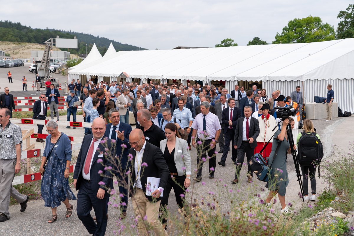 michaelbaumer's tweet image. Die dritte Spur der neuen Röhre des Gubristtunnels ist eröffnet! Der Ausbau der Nordumfahrung ist für die Stadt Zürich zentral, denn es entlastet die Innenstadt vom Durchgangsverkehr.

astra.admin.ch/astra/de/home/…