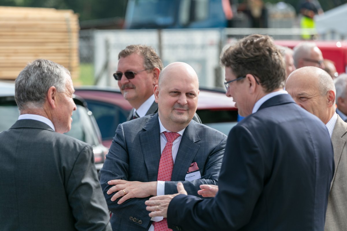 michaelbaumer's tweet image. Die dritte Spur der neuen Röhre des Gubristtunnels ist eröffnet! Der Ausbau der Nordumfahrung ist für die Stadt Zürich zentral, denn es entlastet die Innenstadt vom Durchgangsverkehr.

astra.admin.ch/astra/de/home/…