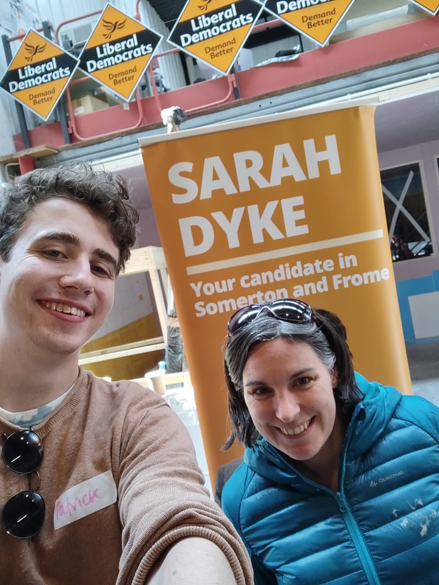 LibDemLaura's tweet image. Little trip to Somerset and found a familiar face! Happy to report the fridge is also well stocked with carcinogenic goodness 👍
#SomertonAndFrome
