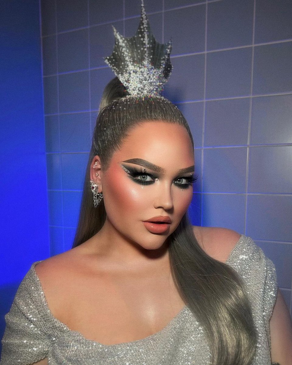 ftvmakeupartist's tweet photo. @nikkietutorials and her amazing makeup skills! 🫰

#fashiontv #ftv #beauty #fashion https://t.co/6bvli2xiEy