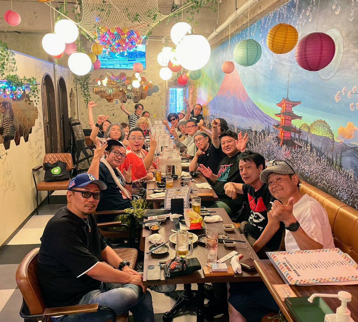 watt4001fg's tweet photo. ご来場いただいた皆様、CLUB251のスタッフの方々、そしてイシケンさんをはじめ出演バンドの方々、本当にありがとうございました!
いつもながら「音良し・人良し・酒美味し」のイベントでした。
またお会い出来るのを楽しみにしております!
#lunchtimerockers https://t.co/sMo7mpb9np