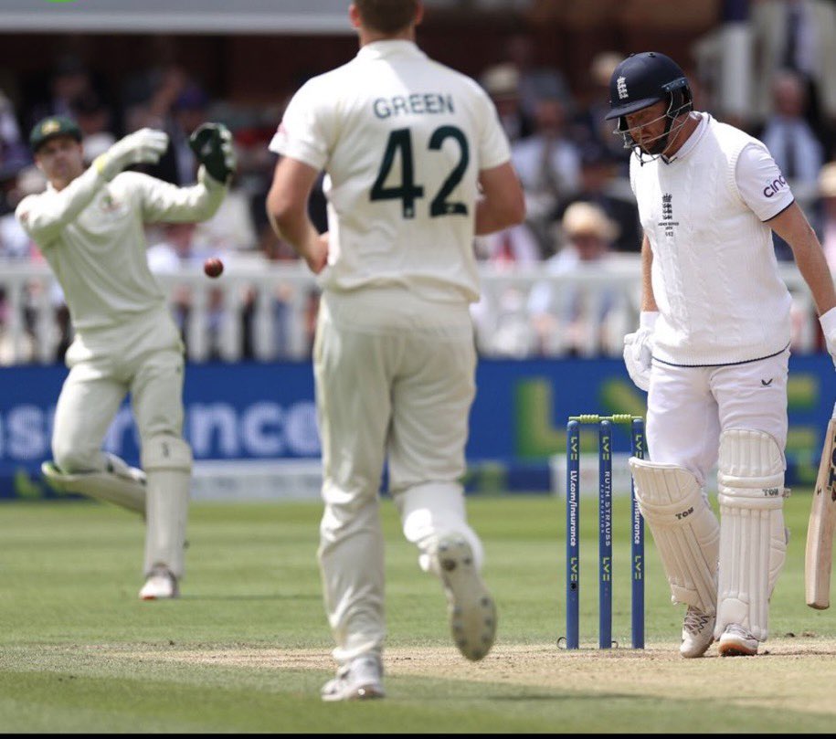 DivaBay22's tweet photo. @jimibasco_ @MitchellGlenn He threw the ball before Bairstow had even left the crease. How would he have even known he’d just blindly walk out? Marnus looked back at his, why didn’t Bairstow? Maybe someone was thinking and maybe someone wasn’t ? https://t.co/e9DfNLuuAi