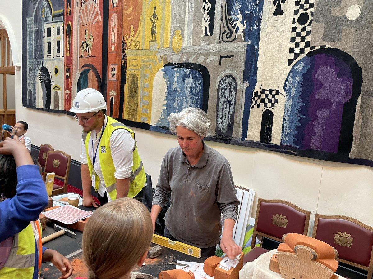 BricksUK's tweet photo. So pleased to be at the livery Schools Link careers fair at the Guildhall in London this afternoon. Emma and her highly skilled team displaying some wonderful heritage brickwork to the children. #livery #careers #bricksuk #bricklaying #brickwork https://t.co/dtarHBMF5s