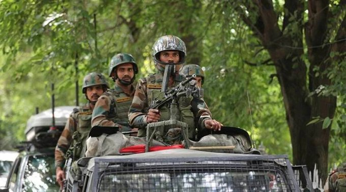 ShimonaSharma3's tweet photo. “House-to-house searches were carried out based on intercept generated by agencies after which one suspect has been detained and taken to #Poonch by security forces for questioning,” he added.
#RajouriAttack #OPTrinetra https://t.co/62XQJIoC3k