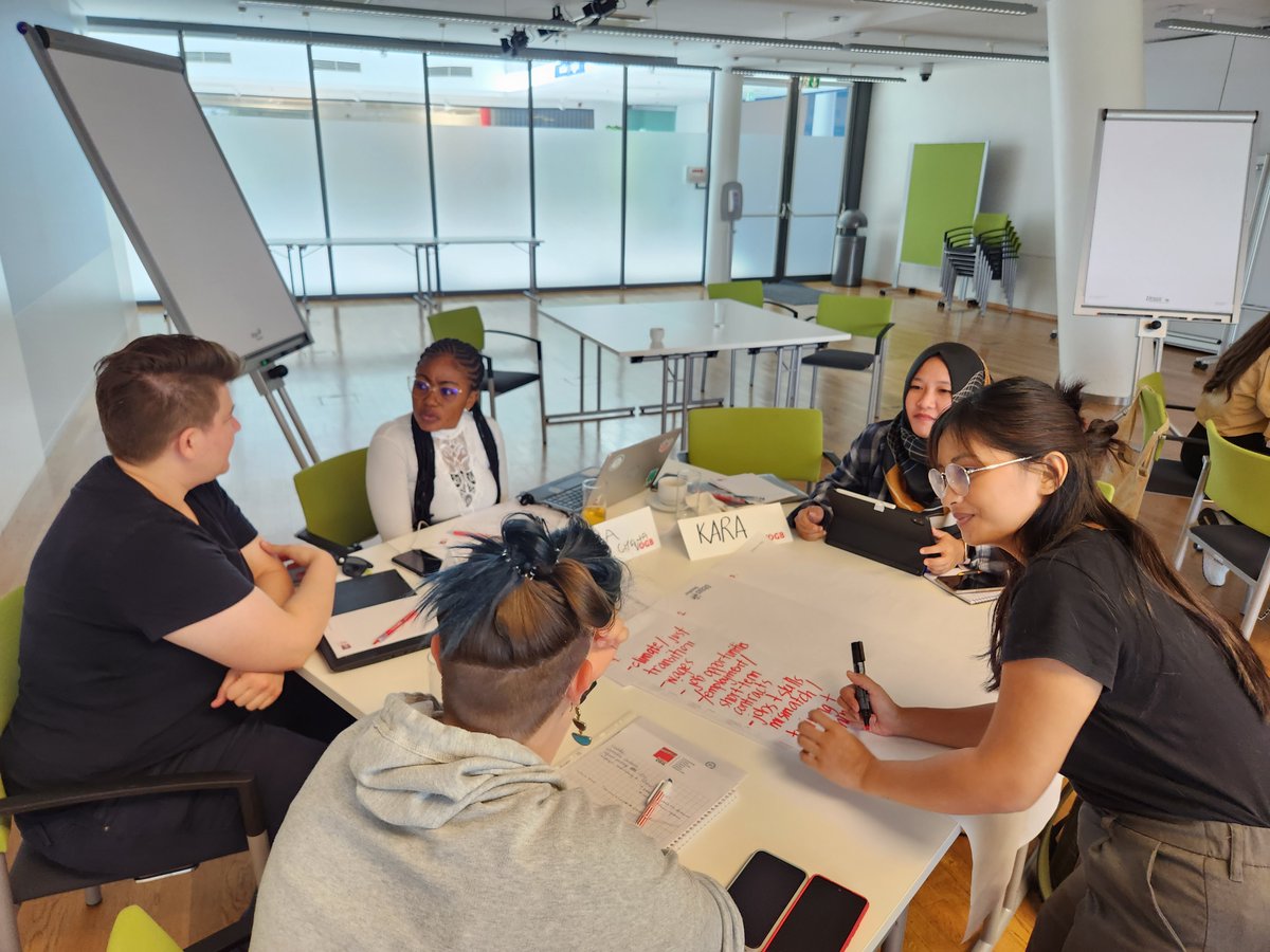 ituc's tweet photo. 💪🏾 The ITUC @oegb_at Global Youth Leadership Programme today
✔ Young trade unionists from 16 different countries
✔ Campaign, organising &amp; leadership skills
✔ Solidarity: networks to win a #NewSocialContract
✔ Equality and inclusivity: 9 in 10 participants identify as women https://t.co/F4za6QBu3K