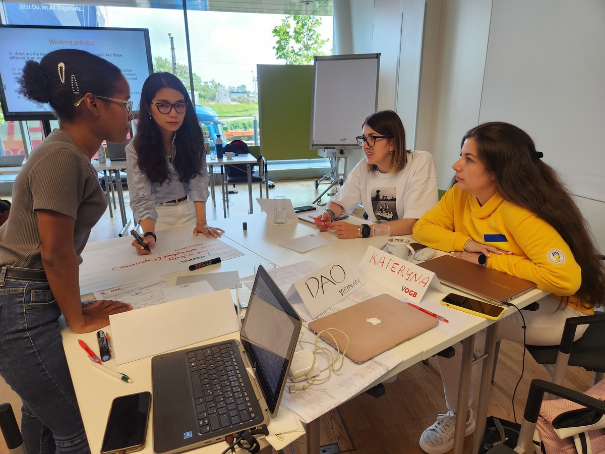 ituc's tweet photo. 💪🏾 The ITUC @oegb_at Global Youth Leadership Programme today
✔ Young trade unionists from 16 different countries
✔ Campaign, organising &amp; leadership skills
✔ Solidarity: networks to win a #NewSocialContract
✔ Equality and inclusivity: 9 in 10 participants identify as women https://t.co/F4za6QBu3K