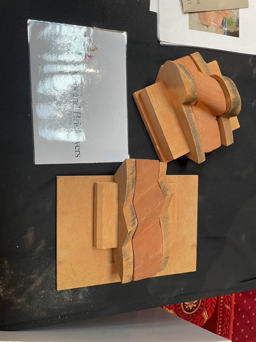 KeithAldis's tweet photo. So pleased to be at the livery Schools Link careers fair at the Guildhall in London this afternoon. Emma and her highly skilled team displaying some wonderful heritage brickwork to the children. #livery #careers #bricksuk #bricklaying #brickwork https://t.co/OrB8f3zaAk
