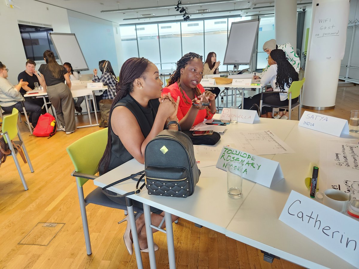 ituc's tweet photo. 💪🏾 The ITUC @oegb_at Global Youth Leadership Programme today
✔ Young trade unionists from 16 different countries
✔ Campaign, organising &amp; leadership skills
✔ Solidarity: networks to win a #NewSocialContract
✔ Equality and inclusivity: 9 in 10 participants identify as women https://t.co/F4za6QBu3K