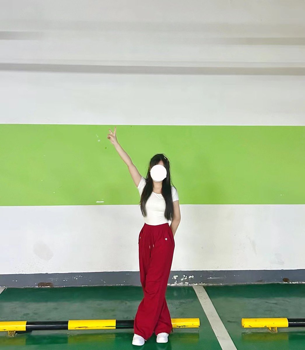 gh147000's tweet photo. 当朋友圈发哈哈哈😁 https://t.co/oEwjltYYa0