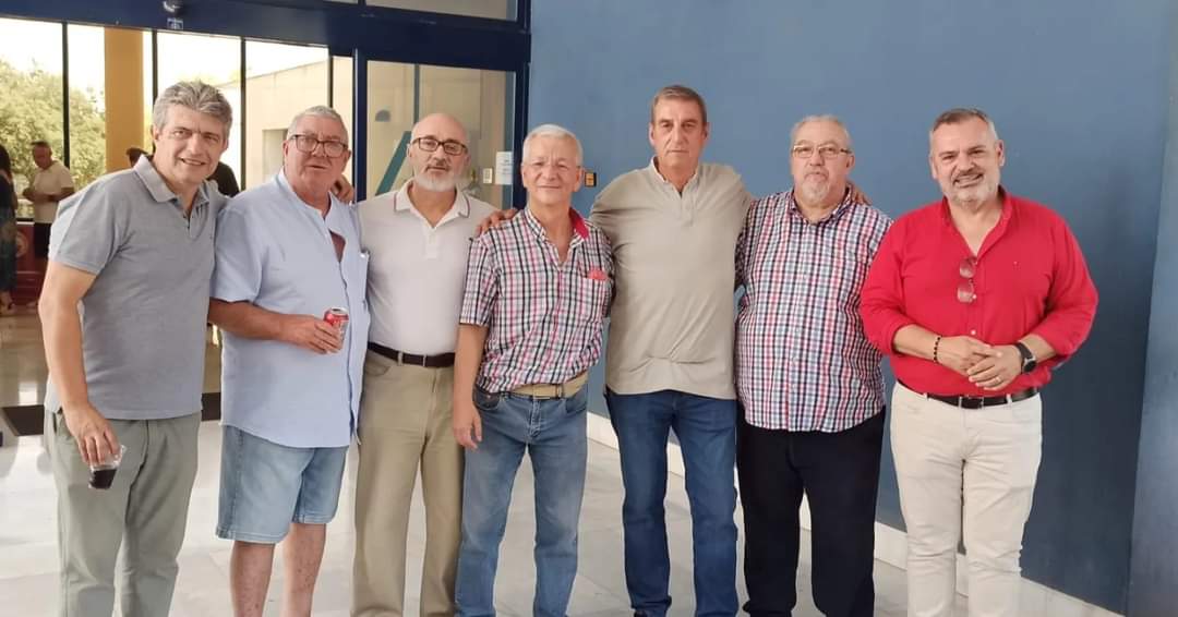 Estos días ha tocado despedirse por #jubilación de 4️⃣compañeros y amigos,Paco Wenceslao (médico), Paco Torreras (TES), Alfredo Artacho (Médico) y Antonio Montilla (TES), arropados por todos, incluyendo al Gerente <a href="/fayusob/">Fernando Ayuso</a> y al Director de <a href="/061Cordoba/">061Córdoba</a> <a href="/Antonio_Mantero/">Antonio Mantero</a> 
A DISFRUTAR