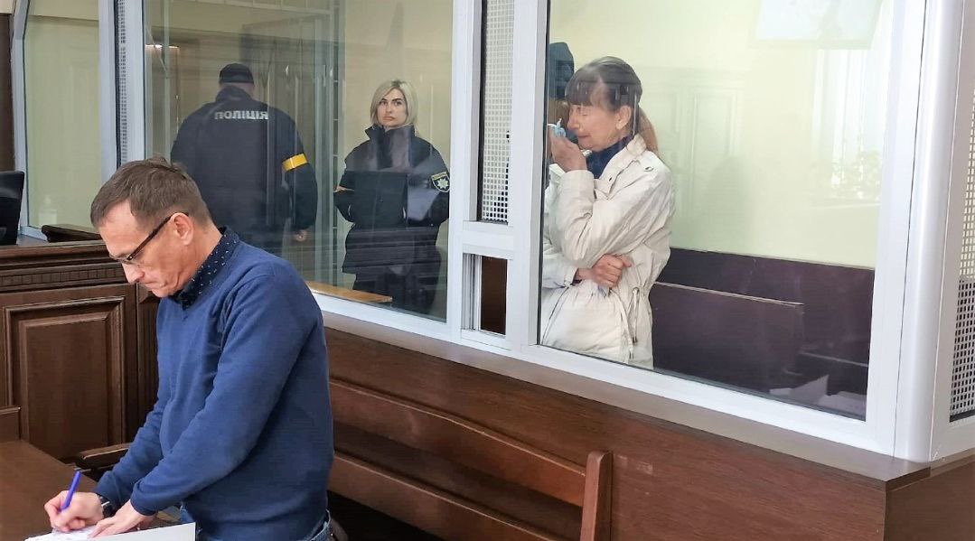 A Ukrainian woman fell apart in court after being sentenced to 10 years for talking to her sister in Russia.

She was targeted by the SBU after publicly ridiculing the neonazi idol of Western Ukraine, Bandera, which in itself is not a crime, but they found the conversation on her