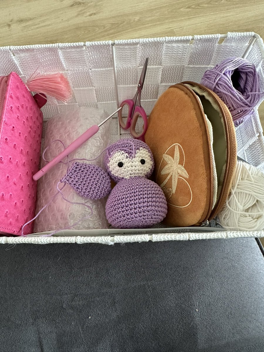 “Mama, wil jij nog iets maken voor de baby van meester Robert?” Okido