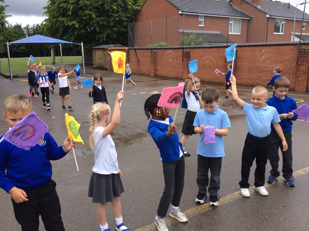 Wheeler_PS's tweet photo. 1S are super proud of the flags they have made in DT. We didn’t let the rain stop us having our flag parade. #wheelerdt https://t.co/RaDPWFxx1X