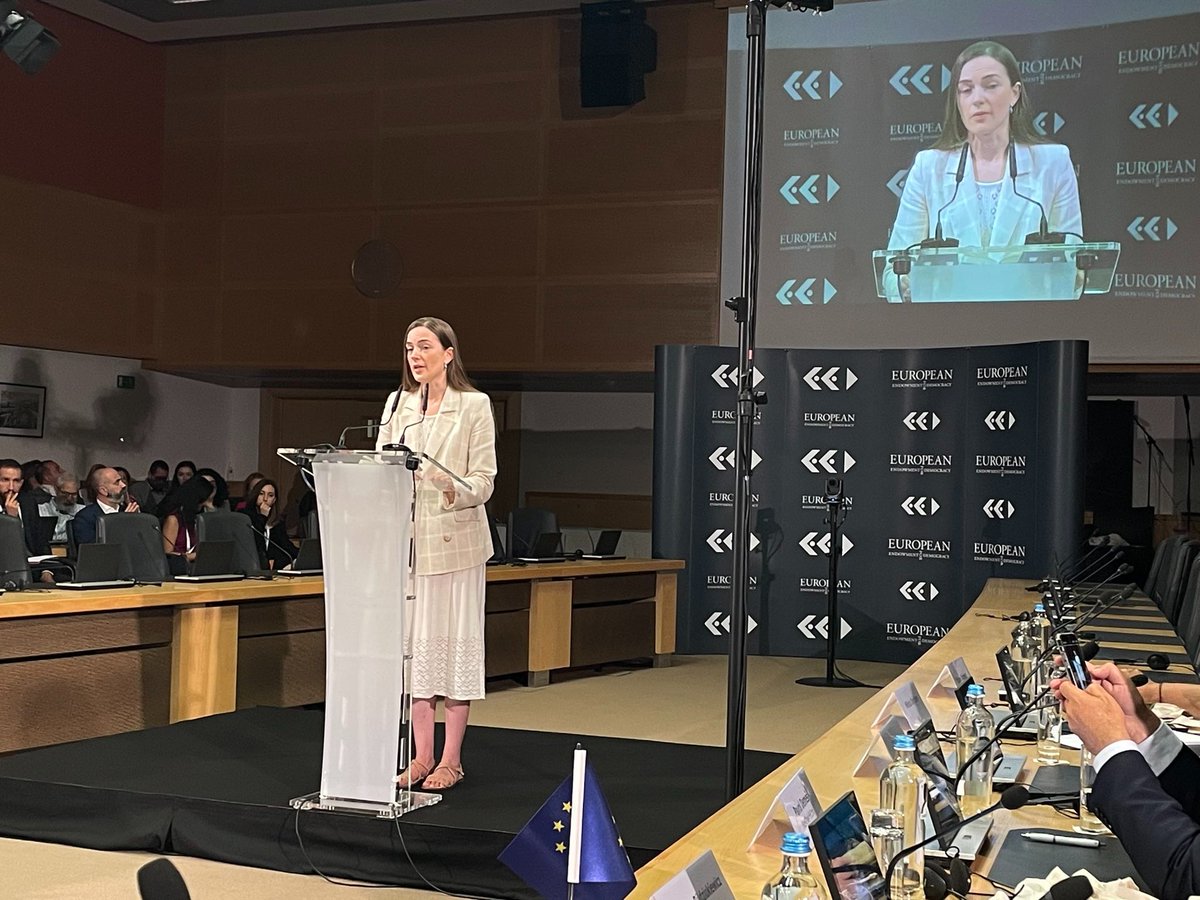 <a href="/hadjalahbib/">Hadja Lahbib</a> <a href="/EU_Commission/">European Commission</a> <a href="/vonderleyen/">Ursula von der Leyen</a> <a href="/EP_President/">Roberta Metsola</a> <a href="/sandumaiamd/">Maia Sandu</a> <a href="/Tsihanouskaya/">Sviatlana Tsikhanouskaya</a> <a href="/EamonGilmore/">Eamon Gilmore</a> <a href="/SweMFA/">Swedish Ministry for Foreign Affairs</a> <a href="/WojciechGerwel/">Wojciech Gerwel</a> <a href="/PolandMFA/">Ministry of Foreign Affairs 🇵🇱</a> <a href="/HonzaMarian/">Jan Marian 🇨🇿 🇪🇺</a> <a href="/CzechMFA/">Czech Ministry of Foreign Affairs</a> A moving speech by Nobel Peace Prize laureate Oleksandra Matviichuk (<a href="/avalaina/">Oleksandra Matviichuk</a>) of <a href="/ccl_ua/">Center for Civil Liberties</a>: "Let’s help Ukraine to win this war fast. We must hold Putin and Lukashenka accountable for their crimes. Only by spreading freedom and democracy we can make our world safer." #EEDat10