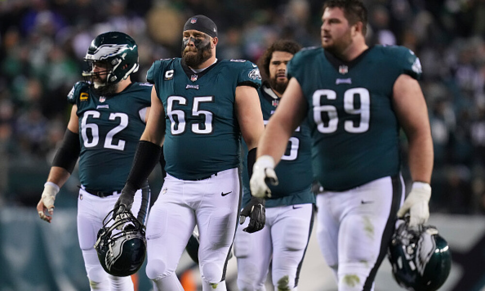 FantasyAlarm's tweet image. 🚨 Check out the latest article from the #FantasyFootball #DraftGuide!

@RealDANlanta breaks down his offensive line rankings! 🏈👀

READ HERE: ow.ly/x4Jk50P2v0T

▶️ Get the Draft Guide now: ow.ly/Uq0050P2v0S