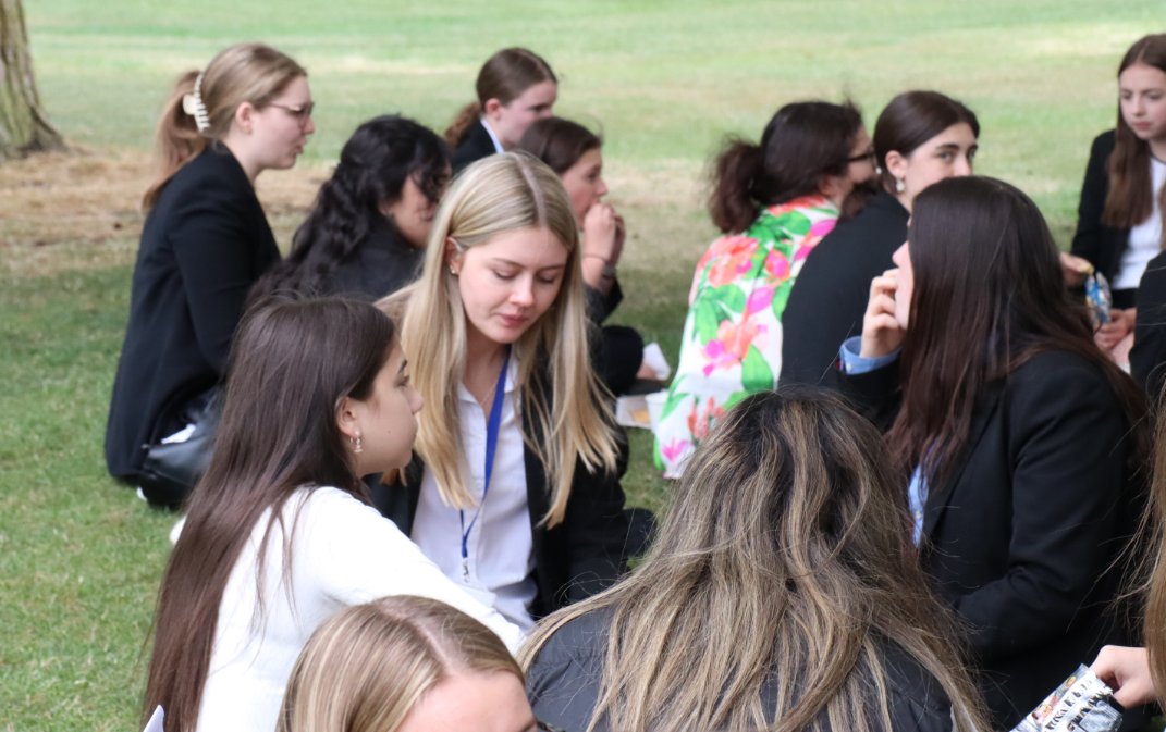 PipersSixthForm's tweet image. Rain didn&apos;t stop play for the #PipersYear11 picnic with #PipersYear12 . As part of their induction process to the Sixth Form they enjoy lots of social interactions in preparation for September. We&apos;re so pleased they enjoyed their afternoon despite the weather 🌧️ #PipersCommunity
