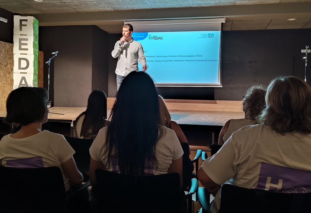 EscolesFEDAC's tweet photo. Tarda de presentacions! Tot a punt perquè les direccions pedagògiques de primària de les #escolesFEDAC presentin els projectes de final del #postgrau Pedagogia i Gestió per Transformar l'Escola, que han cursat a @MUnibertsitatea.
#avuixdemà
#EscolesAutèntiquesxPersonesÚniques https://t.co/nqh3YzWGhQ