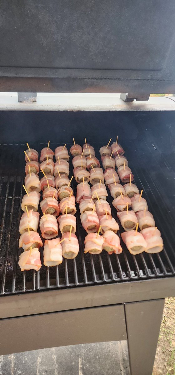 TSBTXnighthawk's tweet photo. Brisket is on and BBQ glazed bacon wrapped meatballs are done. @TSB_Forsaken_V2 @TSBTERRORCODE @TSBHQ_ @HydraPact @TSBPinks @lowkeylandri @HRTSBHQ_ @rodryanshow @ClintStoerner https://t.co/fU53UCJBG2