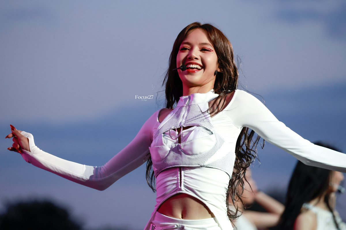 lilifocus_27's tweet photo. 230702 HQ HYDE PARK 🤍
#LalisaLiveAtBST2023 #BLACKPINK #LISA #블랙핑크 #리사 https://t.co/YAwI1QUSBm