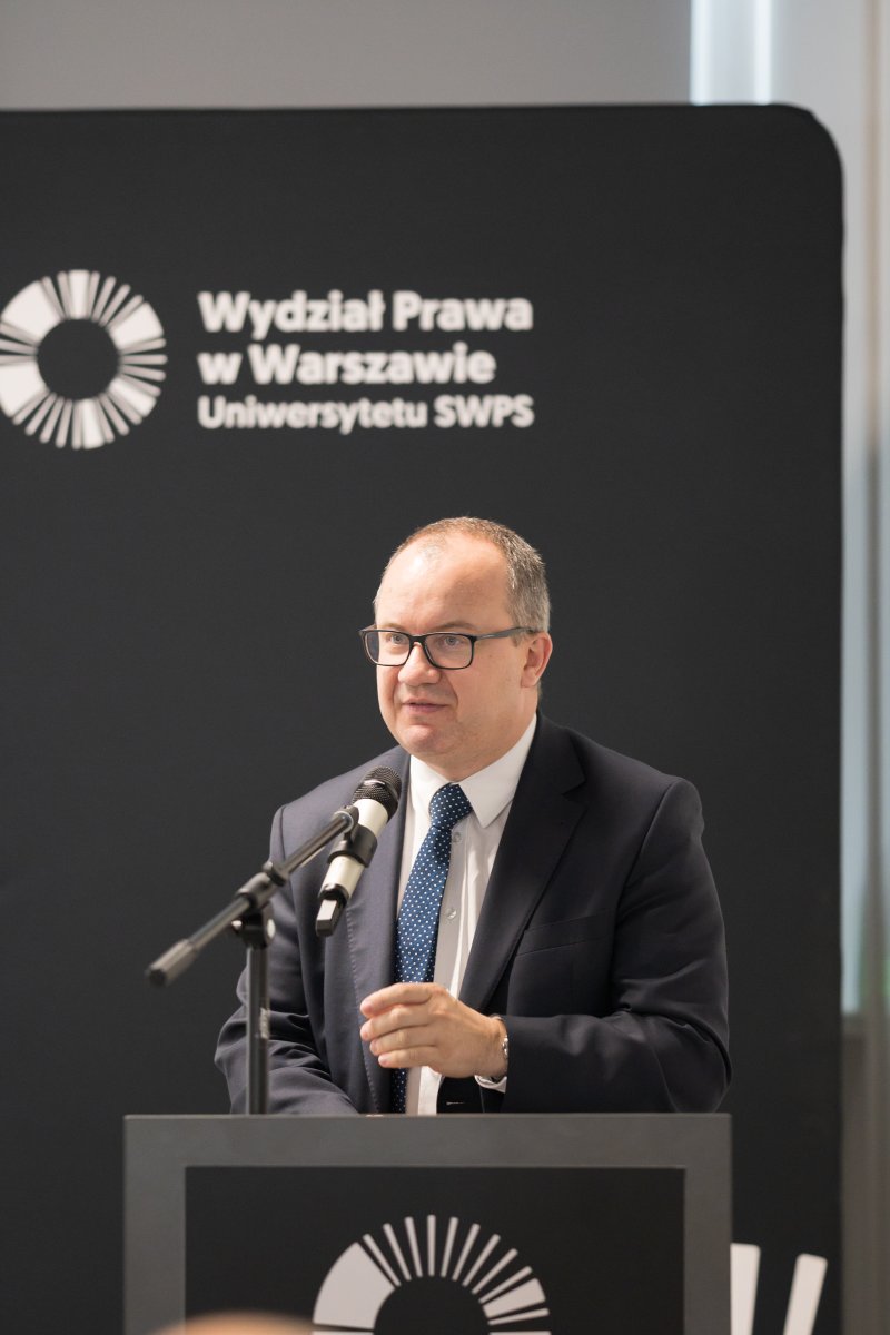 SWPSUniversity's tweet photo. Nadzór nad policją w kontekście przestrzegania praw człowieka - to temat seminarium organizowanego przez Wydział Prawa #UniwersytetSWPS @Adbodnar i @BelgiumInWarsaw. Wydarzenie otworzyli: Rektor #UniwersytetSWPS prof. Roman Cieślak i Ambasador Belgii Rik Van Droogenbroeck. https://t.co/iRvkl3HTV4