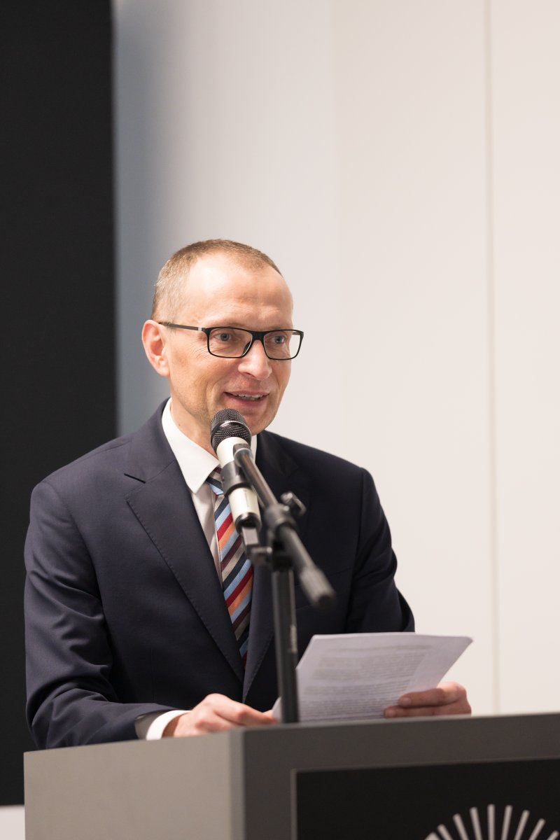 SWPSUniversity's tweet photo. Nadzór nad policją w kontekście przestrzegania praw człowieka - to temat seminarium organizowanego przez Wydział Prawa #UniwersytetSWPS @Adbodnar i @BelgiumInWarsaw. Wydarzenie otworzyli: Rektor #UniwersytetSWPS prof. Roman Cieślak i Ambasador Belgii Rik Van Droogenbroeck. https://t.co/iRvkl3HTV4