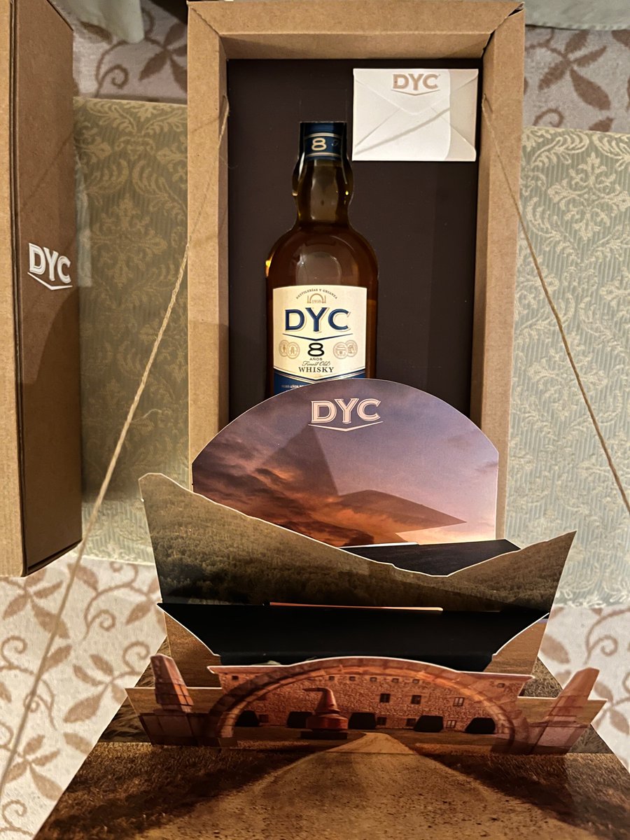 ivallejo_'s tweet photo. Y ya por último, un regalito esperando cuando llegué a la habitación del hotel. Pequeños detalles para hilar fino. Y estoy súper agradecido a @DYC_es por esta experiencia 🙌🏼 https://t.co/dJ39CuaytD