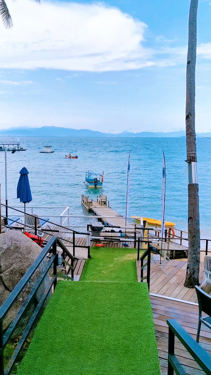lalalolss's tweet photo. This place in Perhentian Kecil is all about privacy.

Double storey room with private rooftop sun decks, secluded beach, rehab for coral reef.

Go to Alunan if you love peace and quiet holidays.

If you like happening night life, go to Long Beach, stay at Mimpi or BuBu Villa. https://t.co/NnAKQeoD0n