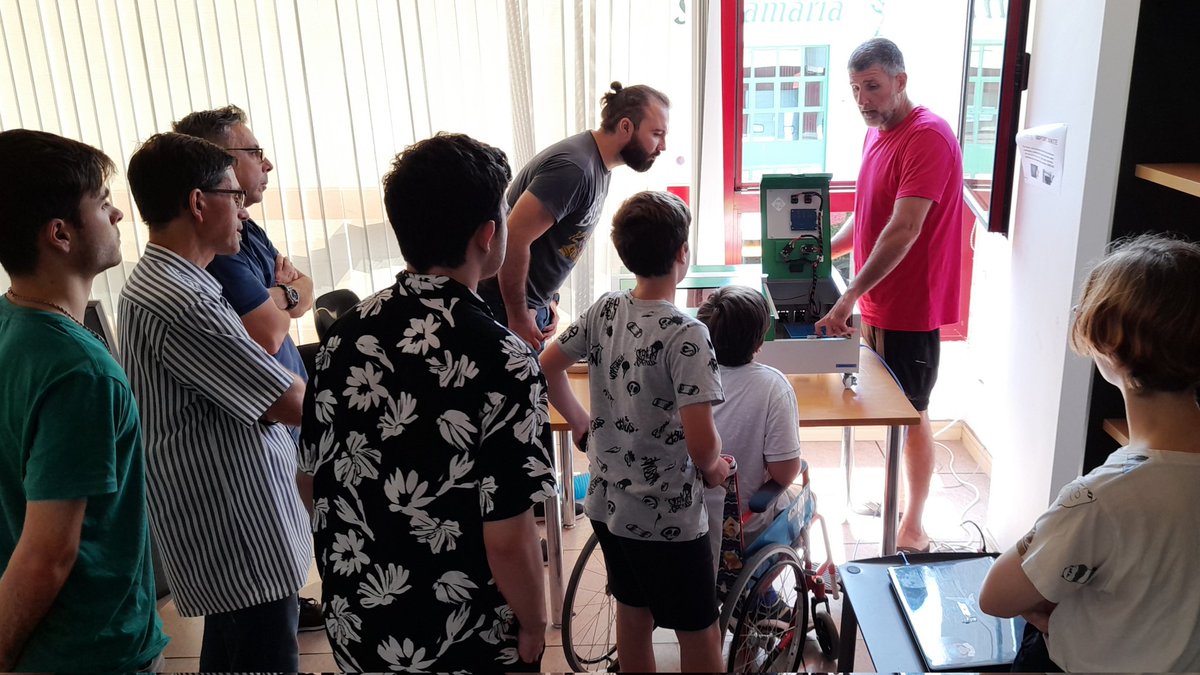 Empezamos el curso sobre #Robotica, #IoT y Hardware Libre en <a href="/cursosveranouc/">Cursos de Verano UC - <a href="/unican/">Universidad de Cantabria</a></a> de la mano de <a href="/cantabRobots/">CantabRobots</a> que nos ha explicado ptincipuos y aplicaciones del corte láser y cómo aplicar #inkscape cc @unican