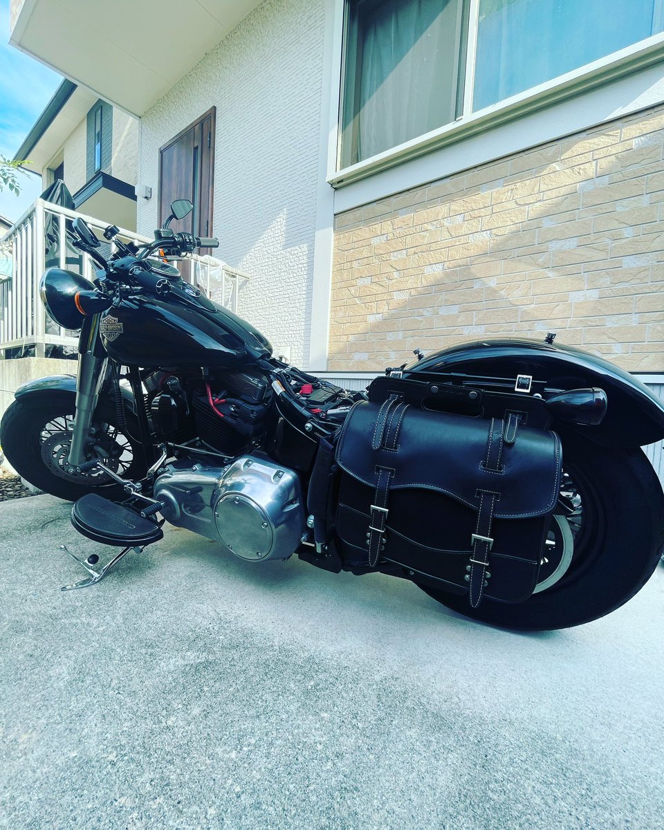 MAYAROCKer's tweet photo. 梅雨の晴れ間に洗車☀️

#harleydavidson
#fls
#softailslim
#ハーレーダビッドソン https://t.co/2gvfHjlXhz