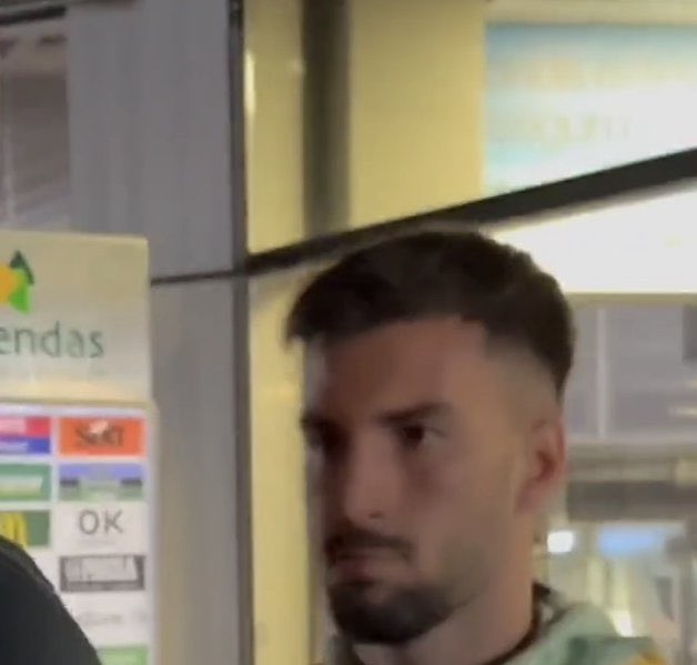 cristobalsoria's tweet photo. La Justicia y los organismos Oficiales vuelven a favorecer una vez más al real de madrid…
El ojo morado e inflamado del jugador del Villarreal Baena tras jugar en el Bernabeu no deja lugar a dudas…pero la Justicia española vuelve a hacer un guiño al real de madrid…!!! https://t.co/5FhGKgucKQ