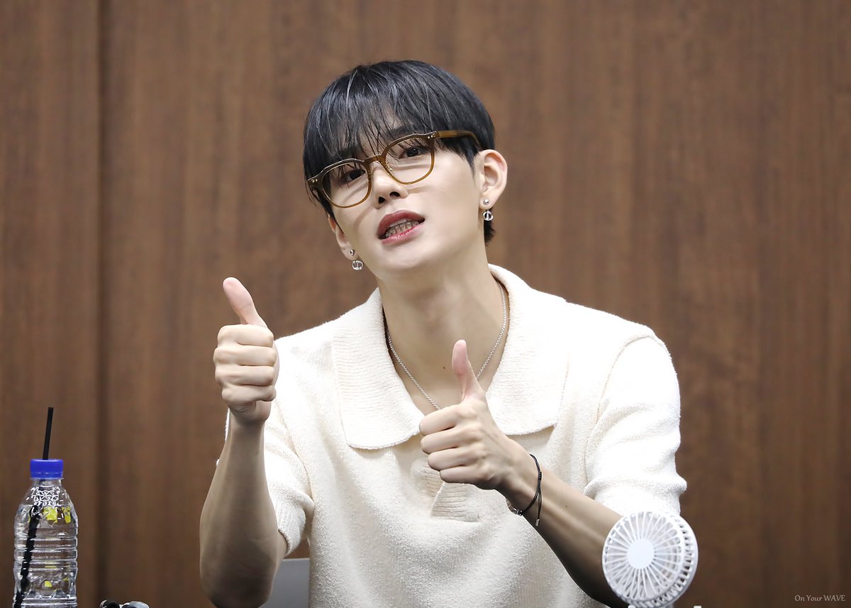 on_your_wave_'s tweet photo. 230702 디마뮤
👍🏻✌🏻
   💛

#CIX #승훈 #김승훈 #KIMSEUNGHUN #SEUNGHUN #スンフン #씨아이엑스 
#오늘의승훈이 #on_your_wave_sh https://t.co/ZcsnLouYhA